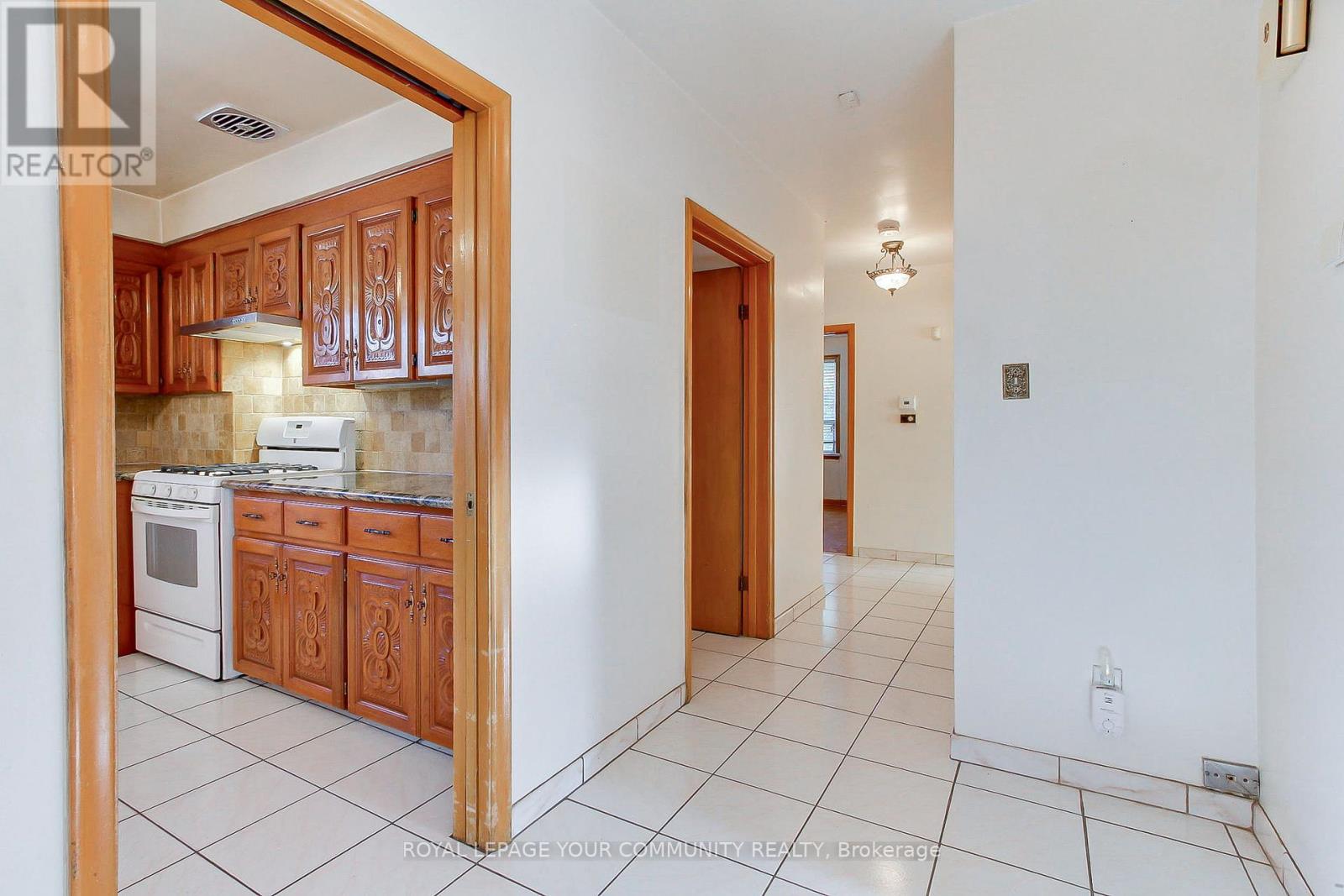 79 Sun Row Drive, Toronto, Ontario  M9P 3H9 - Photo 23 - W12439928