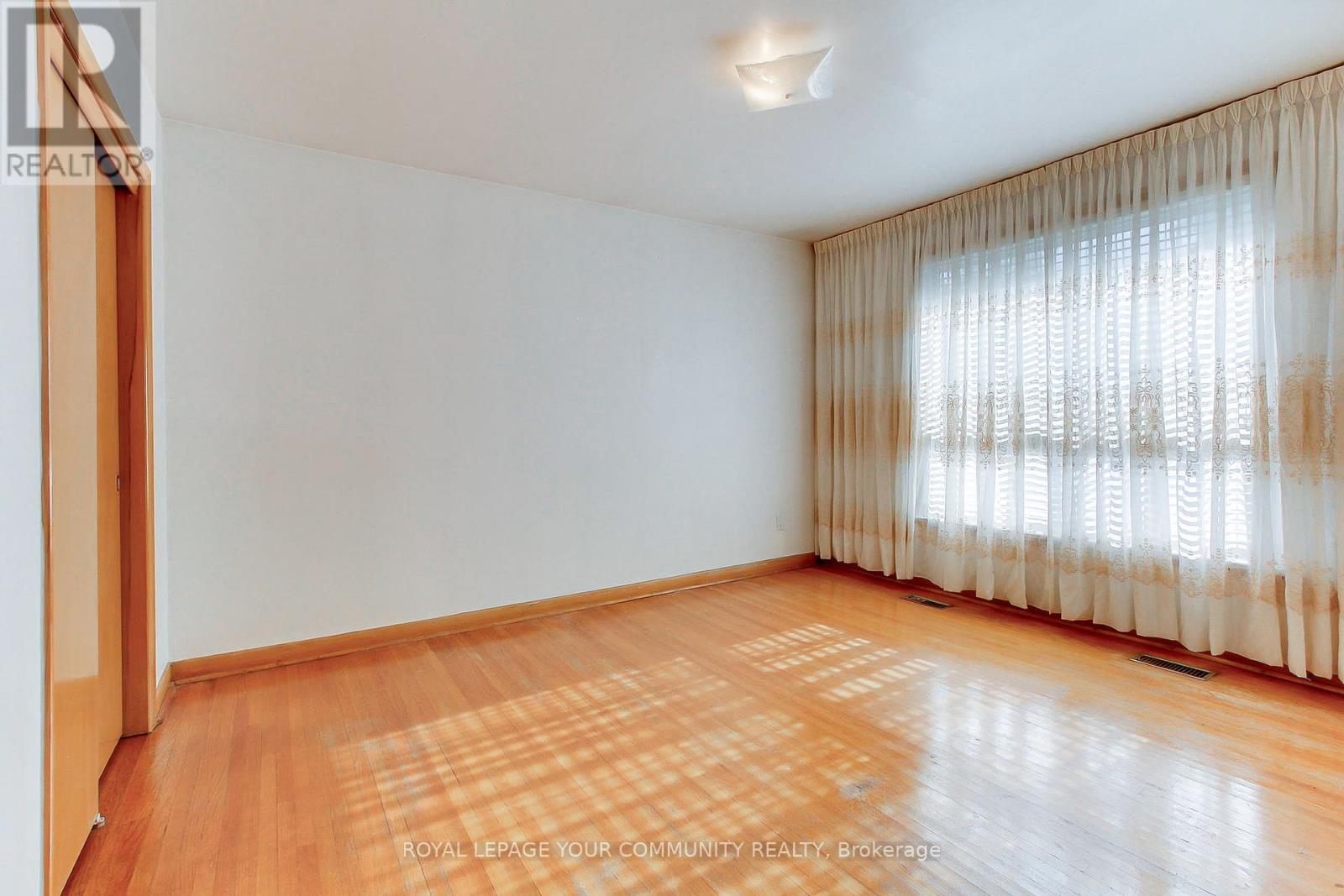 79 Sun Row Drive, Toronto, Ontario  M9P 3H9 - Photo 24 - W12439928