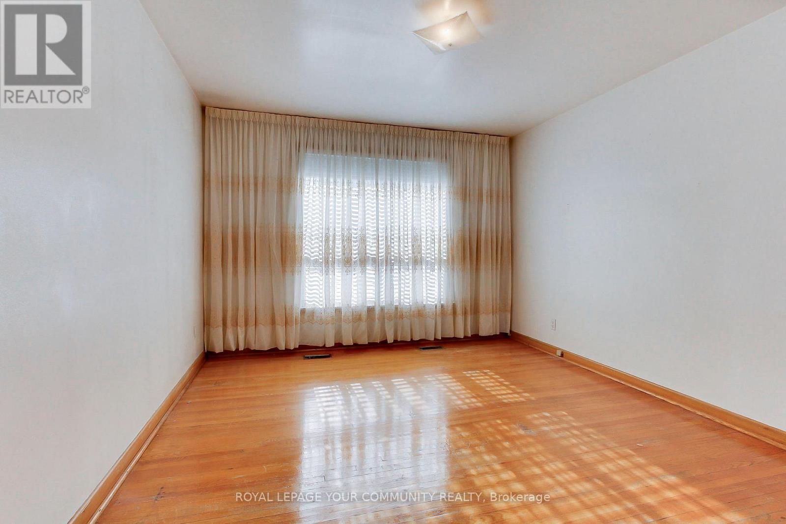 79 Sun Row Drive, Toronto, Ontario  M9P 3H9 - Photo 25 - W12439928