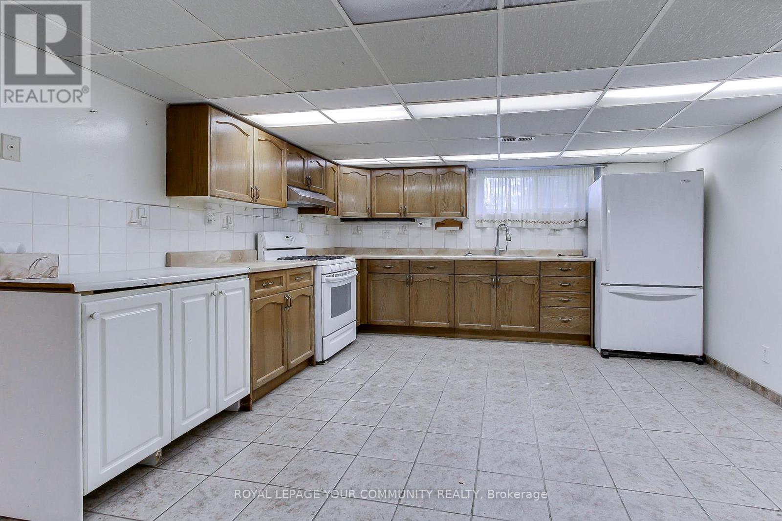 79 Sun Row Drive, Toronto, Ontario  M9P 3H9 - Photo 36 - W12439928