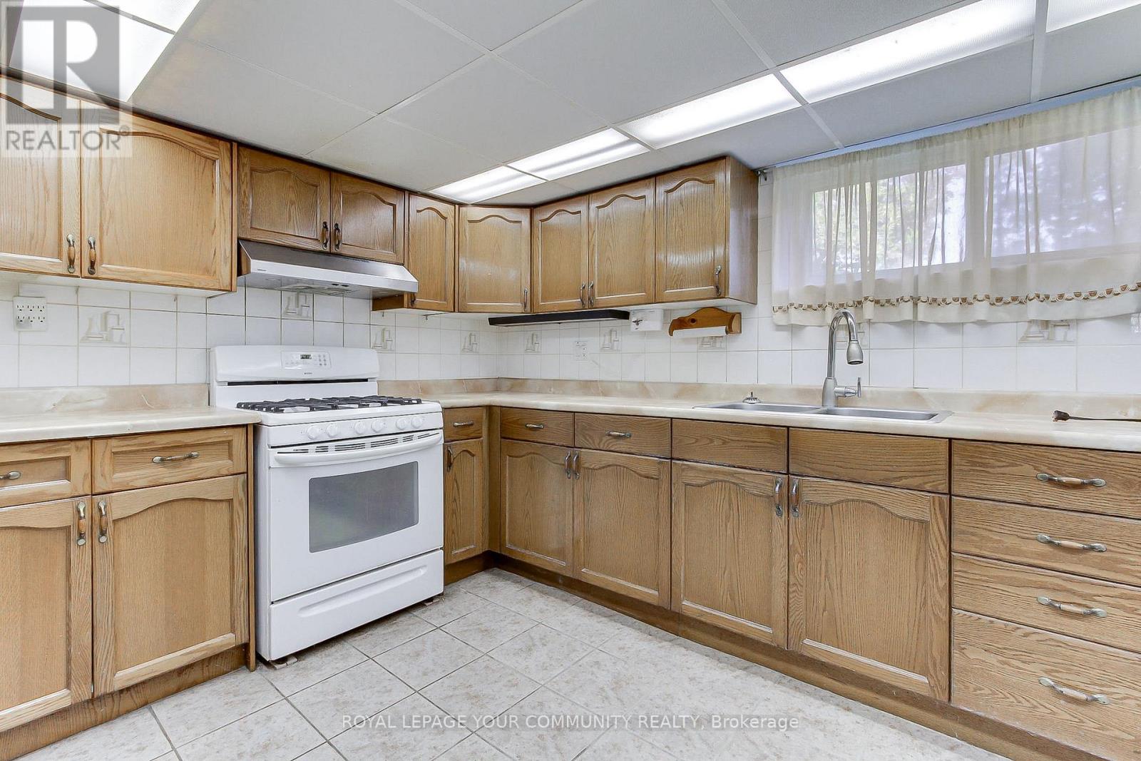 79 Sun Row Drive, Toronto, Ontario  M9P 3H9 - Photo 37 - W12439928
