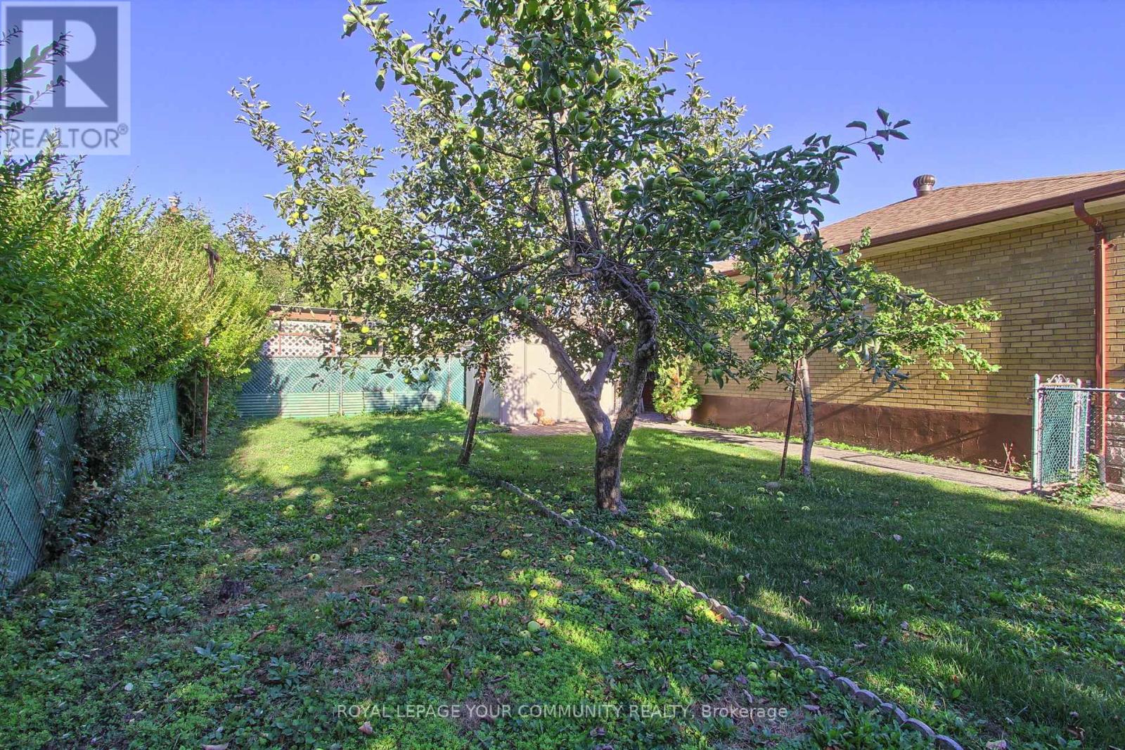 79 Sun Row Drive, Toronto, Ontario  M9P 3H9 - Photo 49 - W12439928