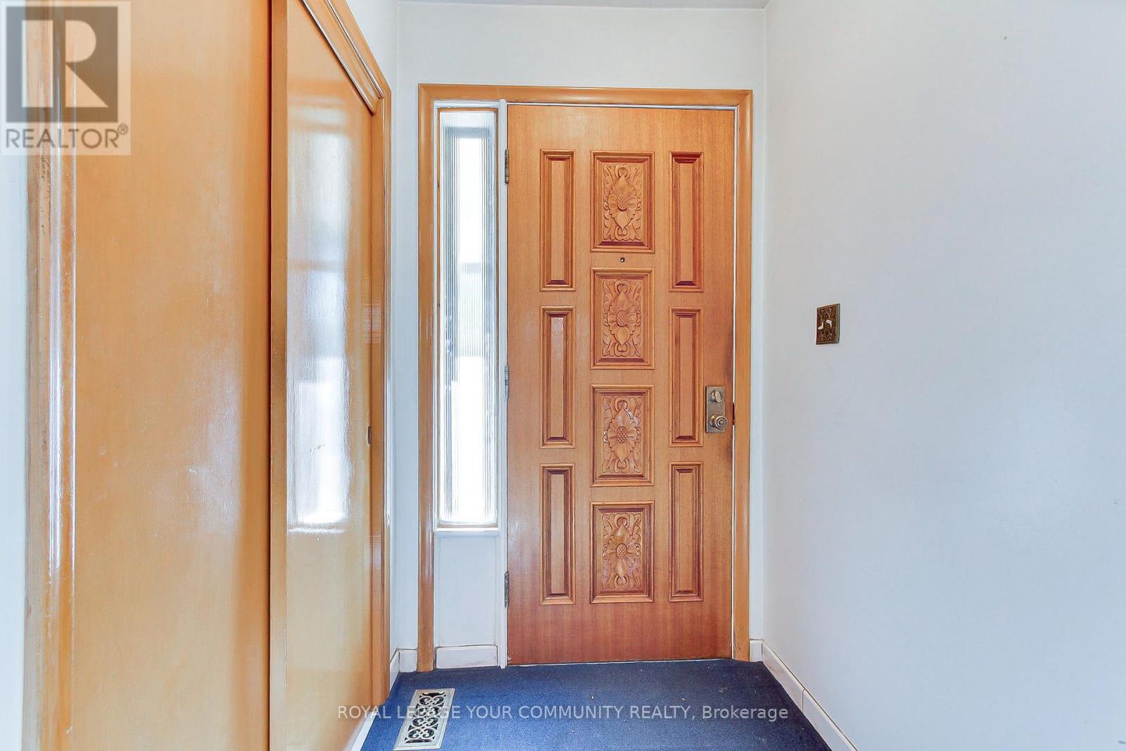 79 Sun Row Drive, Toronto, Ontario  M9P 3H9 - Photo 7 - W12439928