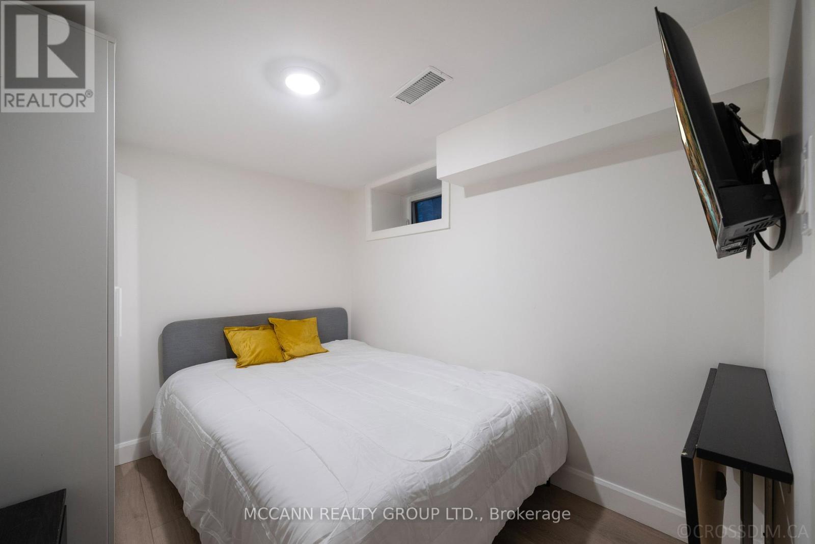 217 Pearson Avenue, Toronto, Ontario  M6R 1G6 - Photo 32 - W12439929