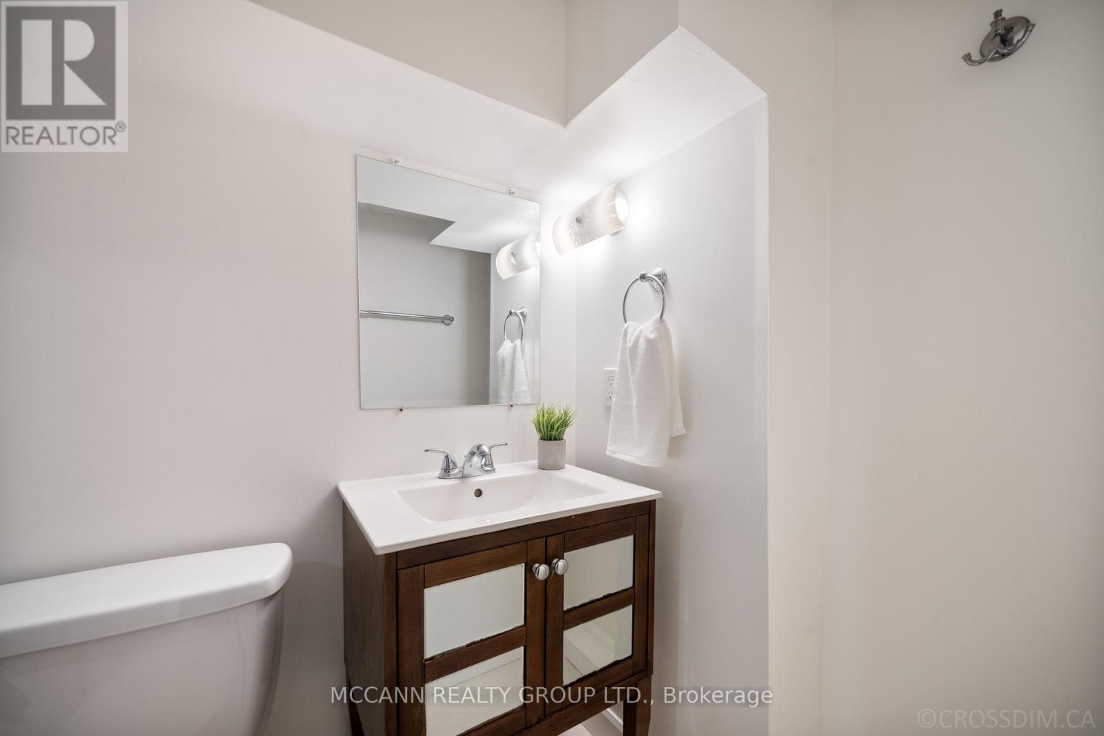 217 Pearson Avenue, Toronto, Ontario  M6R 1G6 - Photo 37 - W12439929