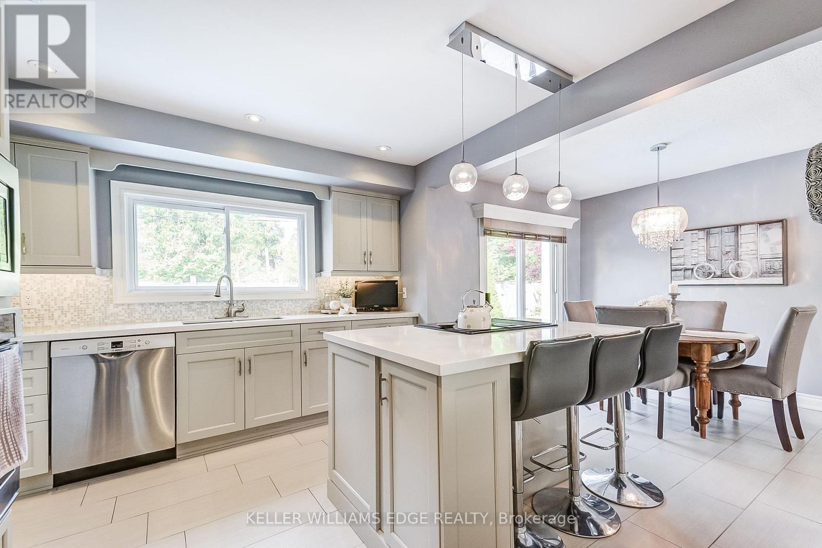 5203 Broughton Crescent, Burlington, Ontario  L7L 3C1 - Photo 10 - W12439939