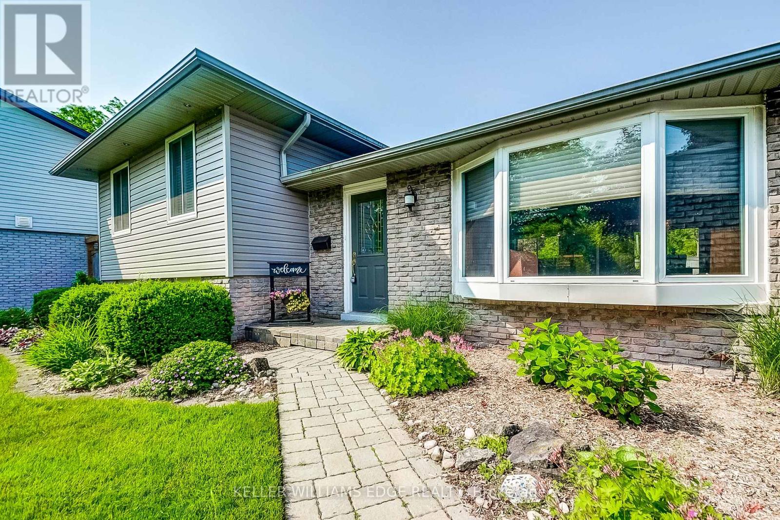 5203 Broughton Crescent, Burlington, Ontario  L7L 3C1 - Photo 2 - W12439939