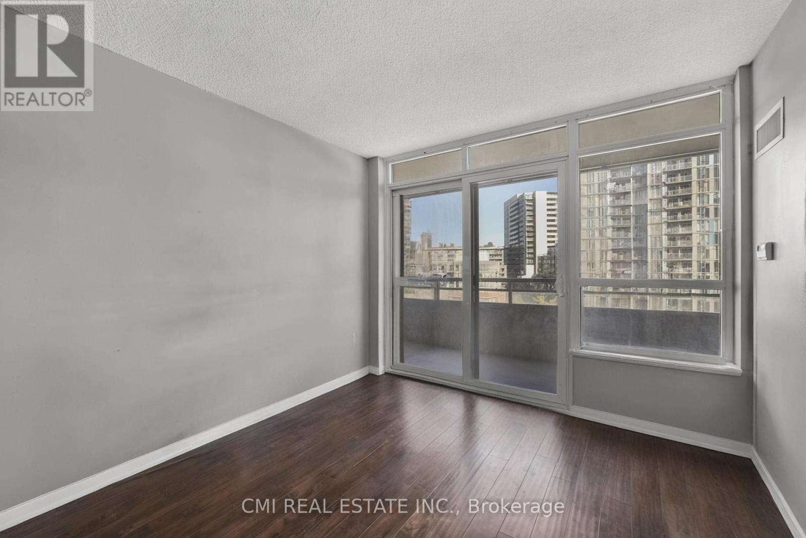 725 - 38 Joe Shuster Way, Toronto, Ontario  M6K 0A5 - Photo 6 - W12439973