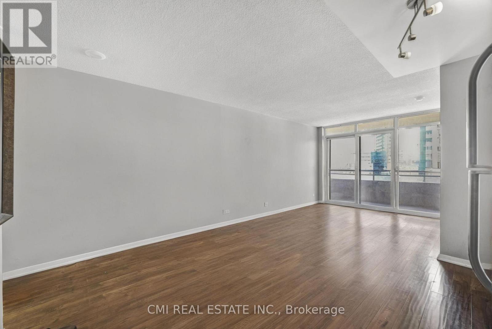 725 - 38 Joe Shuster Way, Toronto, Ontario  M6K 0A5 - Photo 7 - W12439973