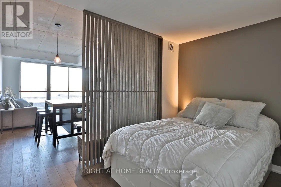 513 - 530 Indian Grove, Toronto, Ontario  M6P 2J2 - Photo 7 - W12439986