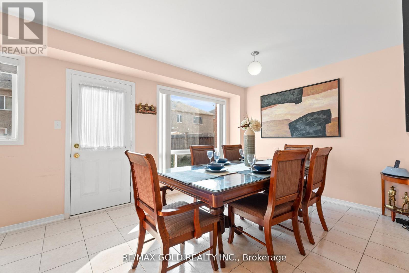 22 Nutwood Way, Brampton, Ontario  L6R 0X7 - Photo 10 - W12439996