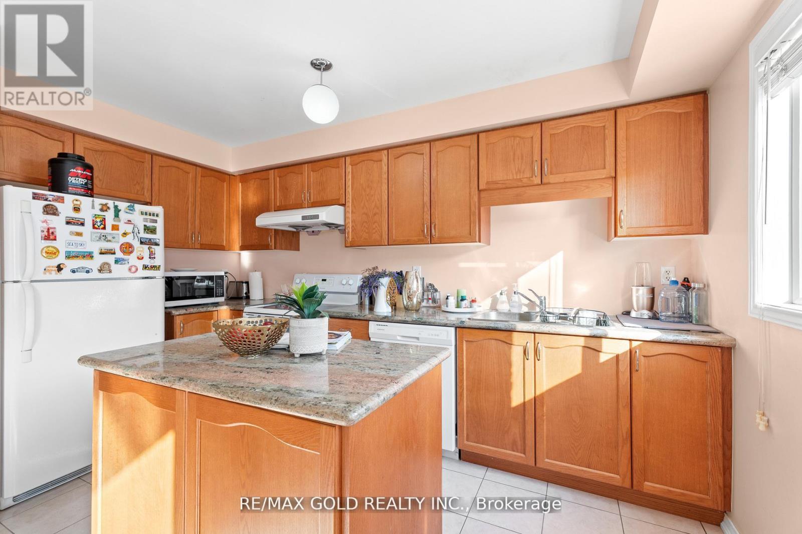 22 Nutwood Way, Brampton, Ontario  L6R 0X7 - Photo 12 - W12439996