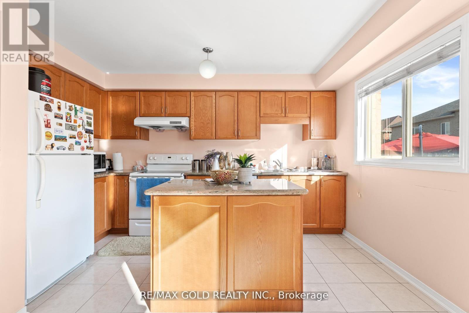 22 Nutwood Way, Brampton, Ontario  L6R 0X7 - Photo 13 - W12439996