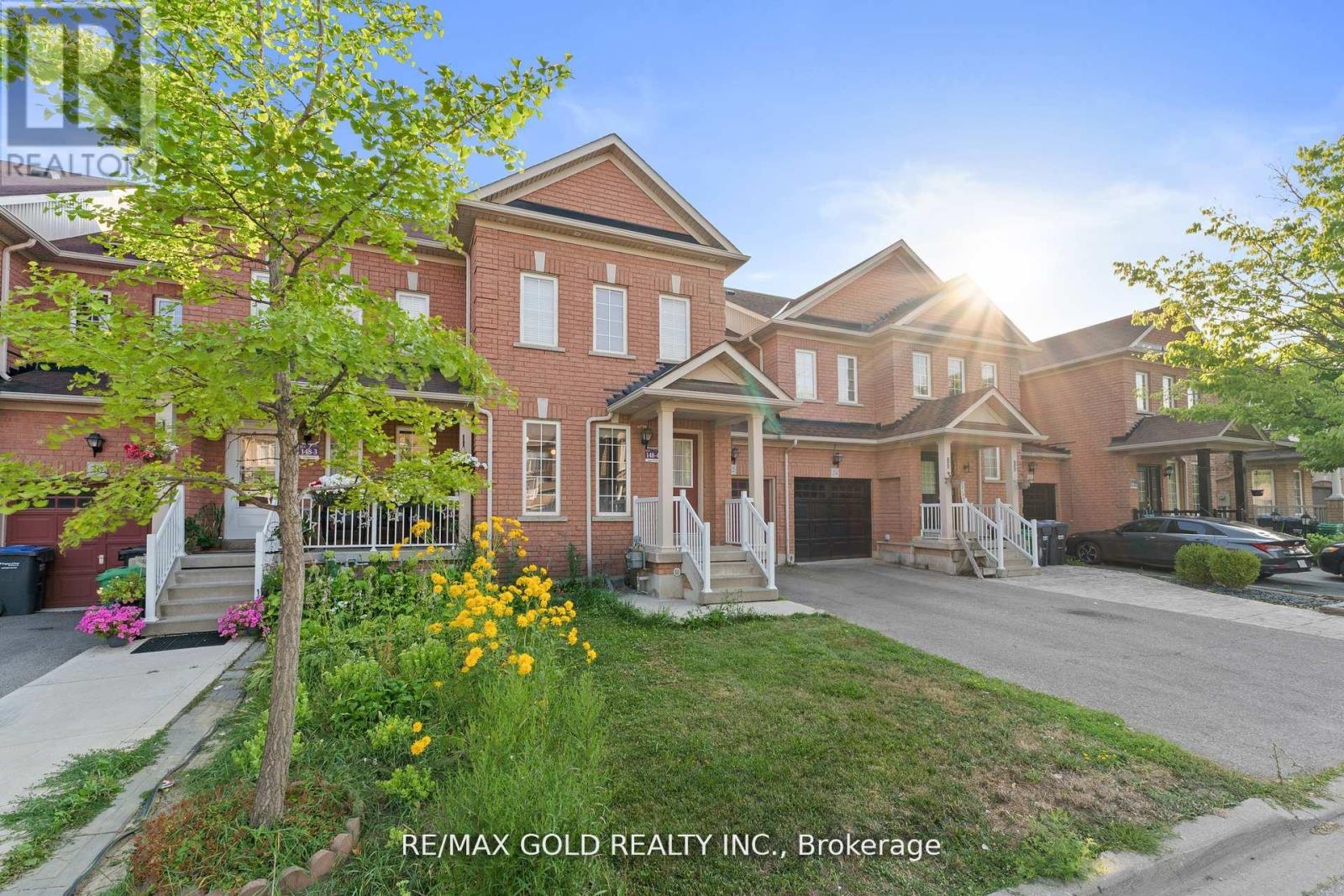 22 Nutwood Way, Brampton, Ontario  L6R 0X7 - Photo 2 - W12439996