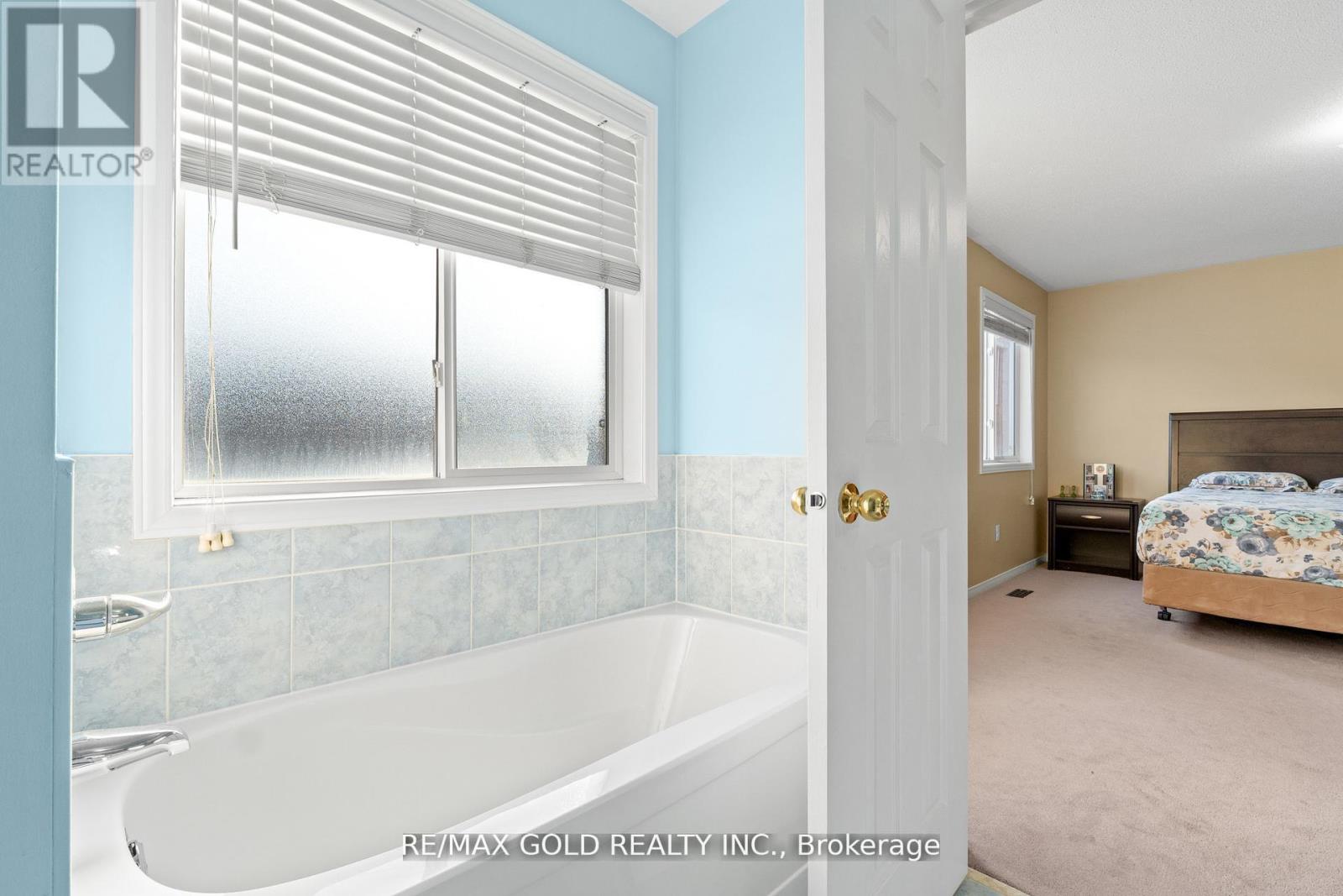 22 Nutwood Way, Brampton, Ontario  L6R 0X7 - Photo 20 - W12439996
