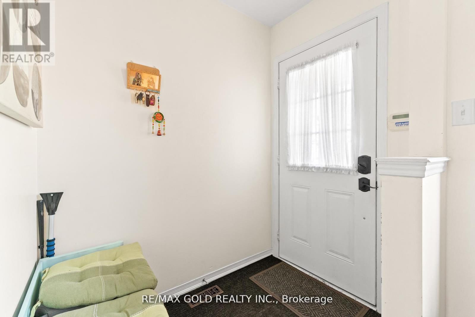 22 Nutwood Way, Brampton, Ontario  L6R 0X7 - Photo 5 - W12439996