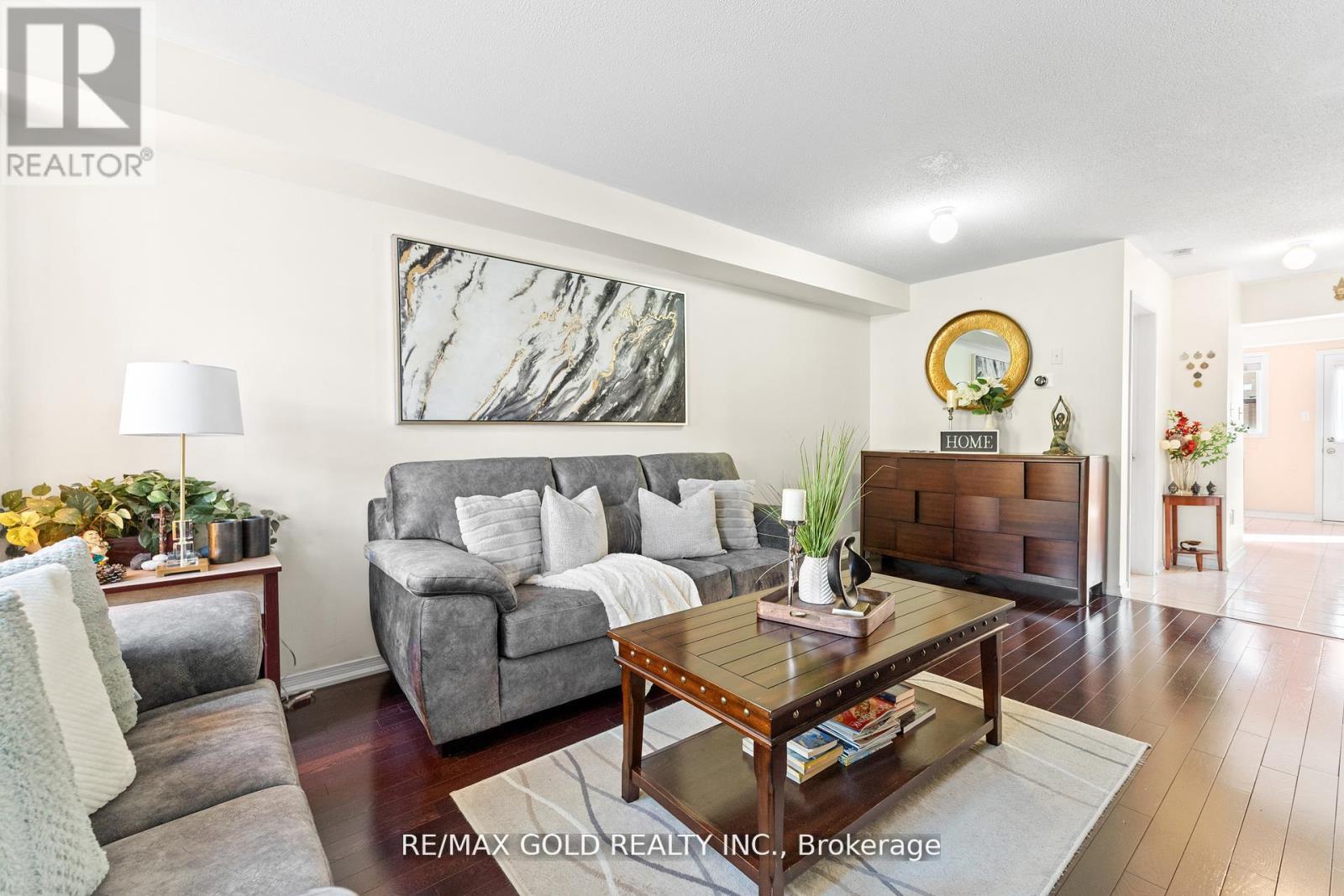 22 Nutwood Way, Brampton, Ontario  L6R 0X7 - Photo 6 - W12439996