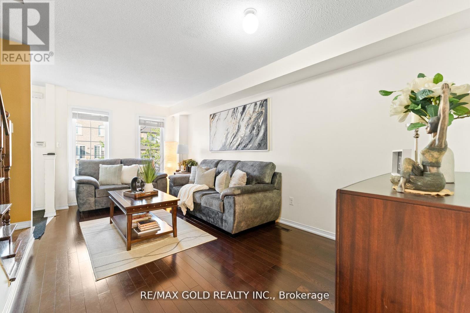 22 Nutwood Way, Brampton, Ontario  L6R 0X7 - Photo 7 - W12439996