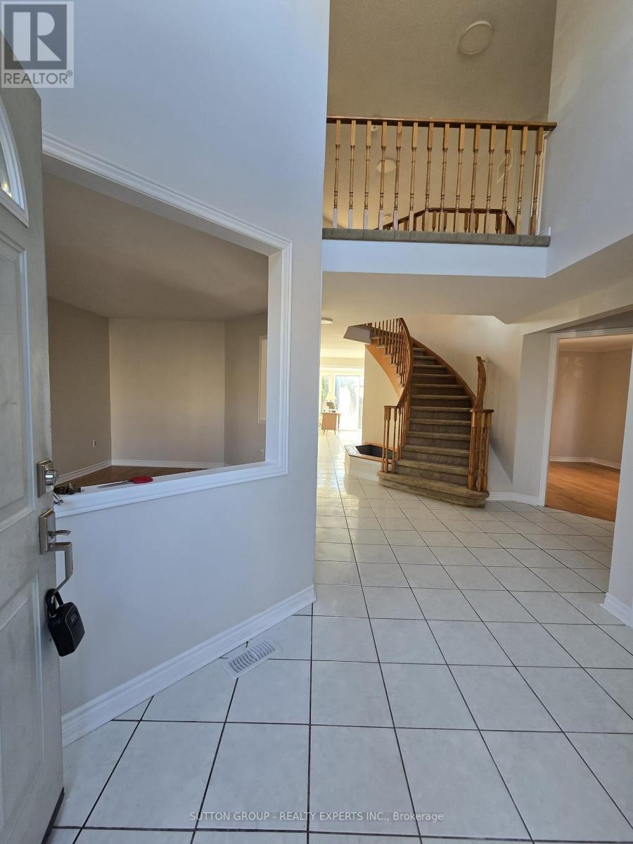 135 Moffatt Avenue, Brampton, Ontario  L6Y 4R8 - Photo 3 - W12430669