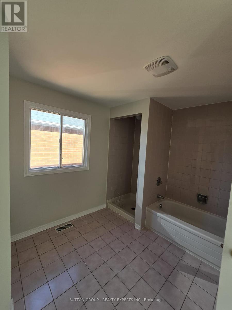 135 Moffatt Avenue, Brampton, Ontario  L6Y 4R8 - Photo 11 - W12430669