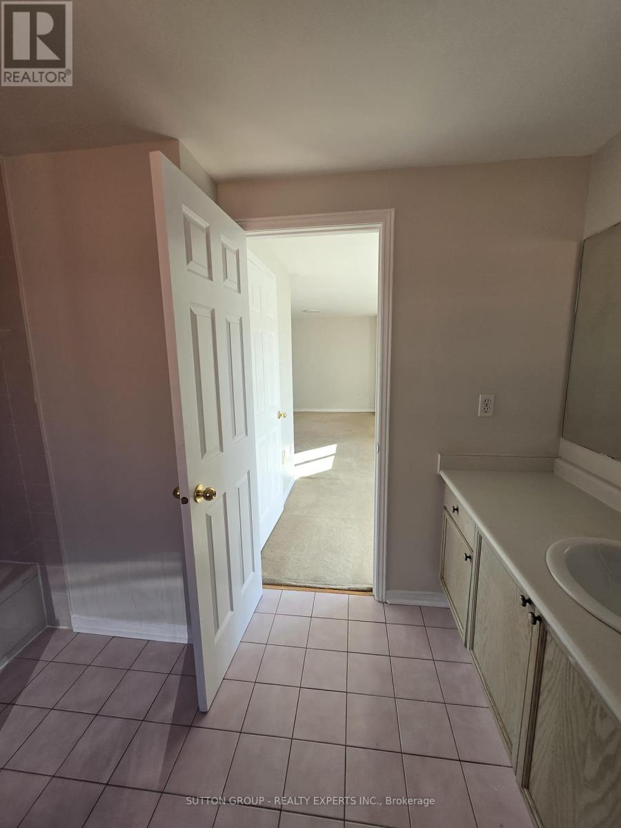 135 Moffatt Avenue, Brampton, Ontario  L6Y 4R8 - Photo 12 - W12430669