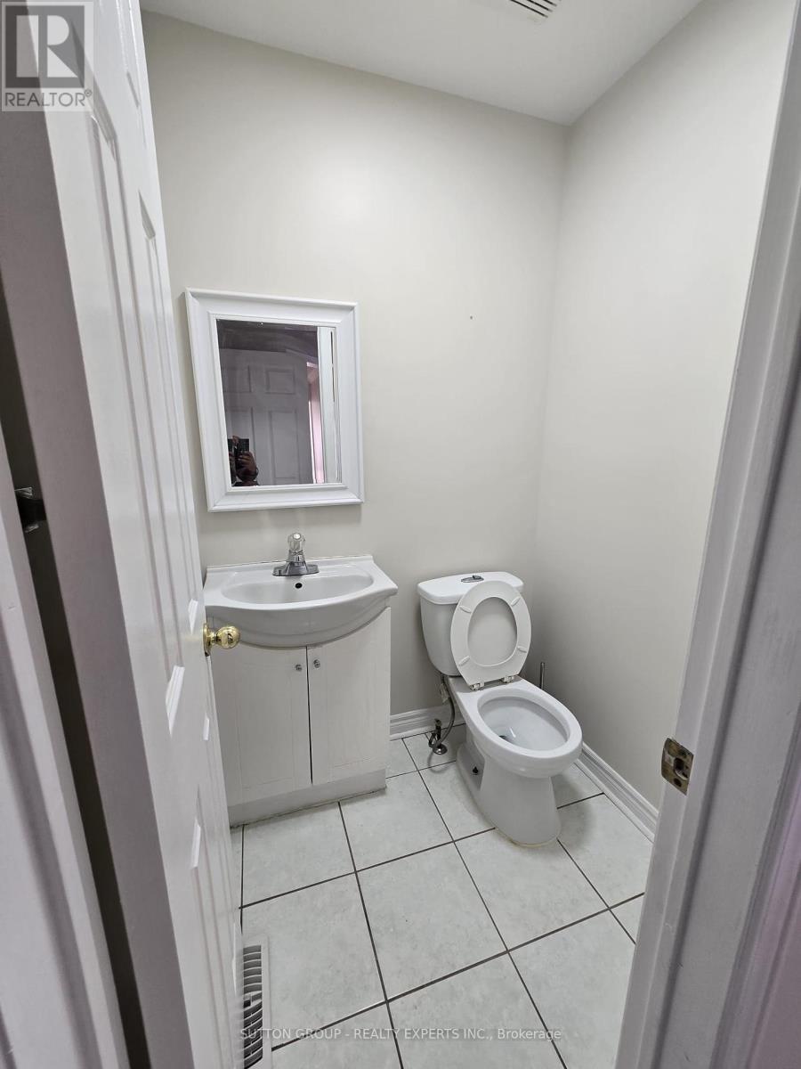 135 Moffatt Avenue, Brampton, Ontario  L6Y 4R8 - Photo 14 - W12430669