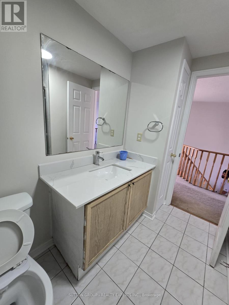135 Moffatt Avenue, Brampton, Ontario  L6Y 4R8 - Photo 8 - W12430669