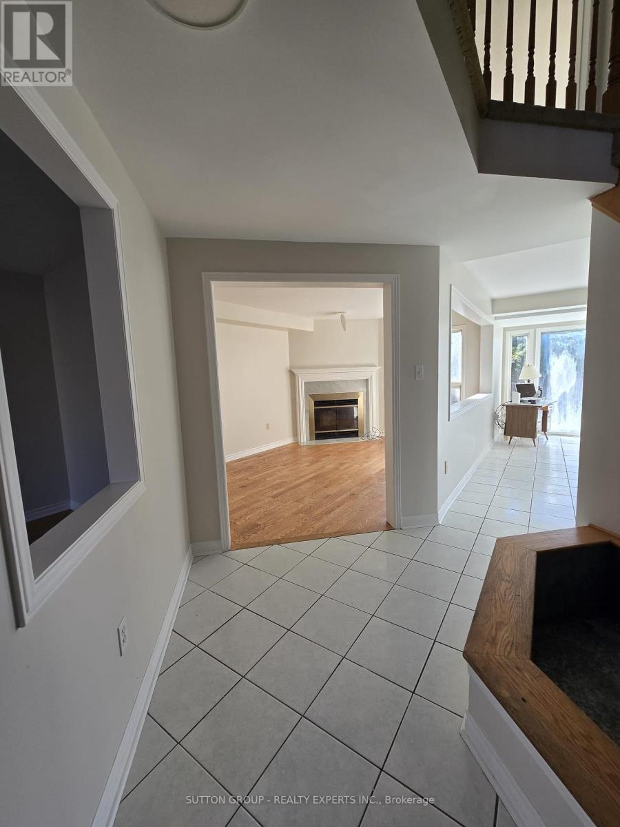 135 Moffatt Avenue, Brampton, Ontario  L6Y 4R8 - Photo 2 - W12430669
