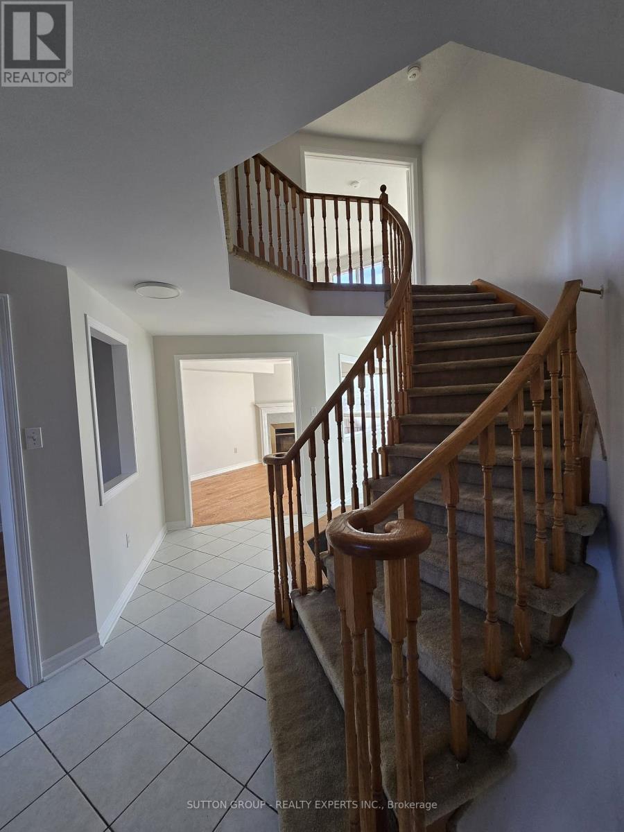 135 Moffatt Avenue, Brampton, Ontario  L6Y 4R8 - Photo 6 - W12430669