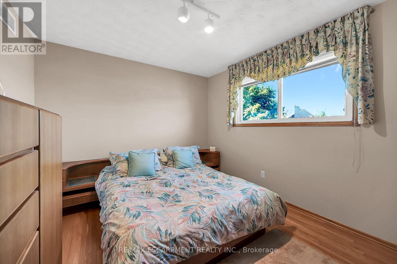 65 Ellington Avenue, Hamilton, Ontario  L8E 3T5 - Photo 24 - X12439819