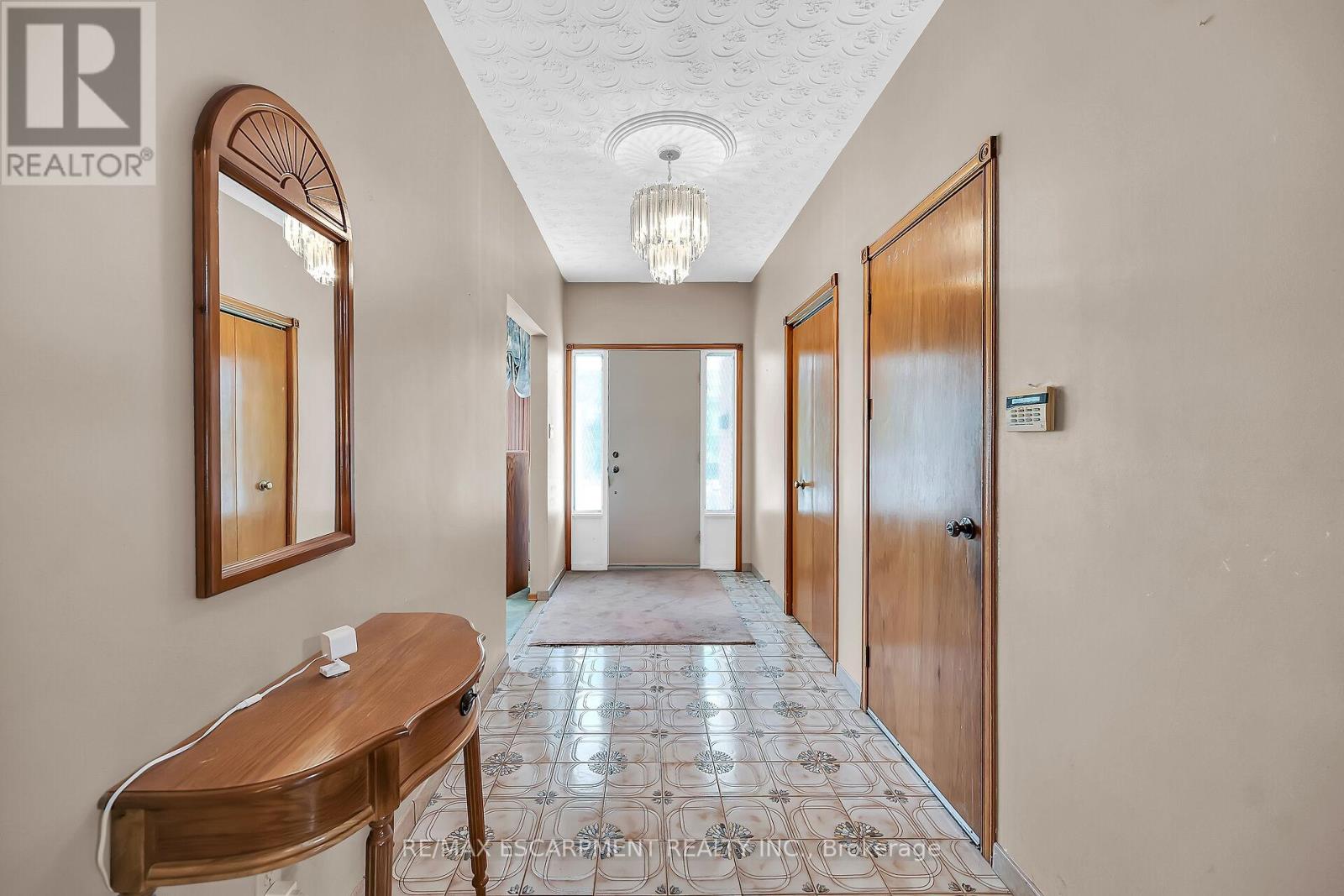 65 Ellington Avenue, Hamilton, Ontario  L8E 3T5 - Photo 8 - X12439819