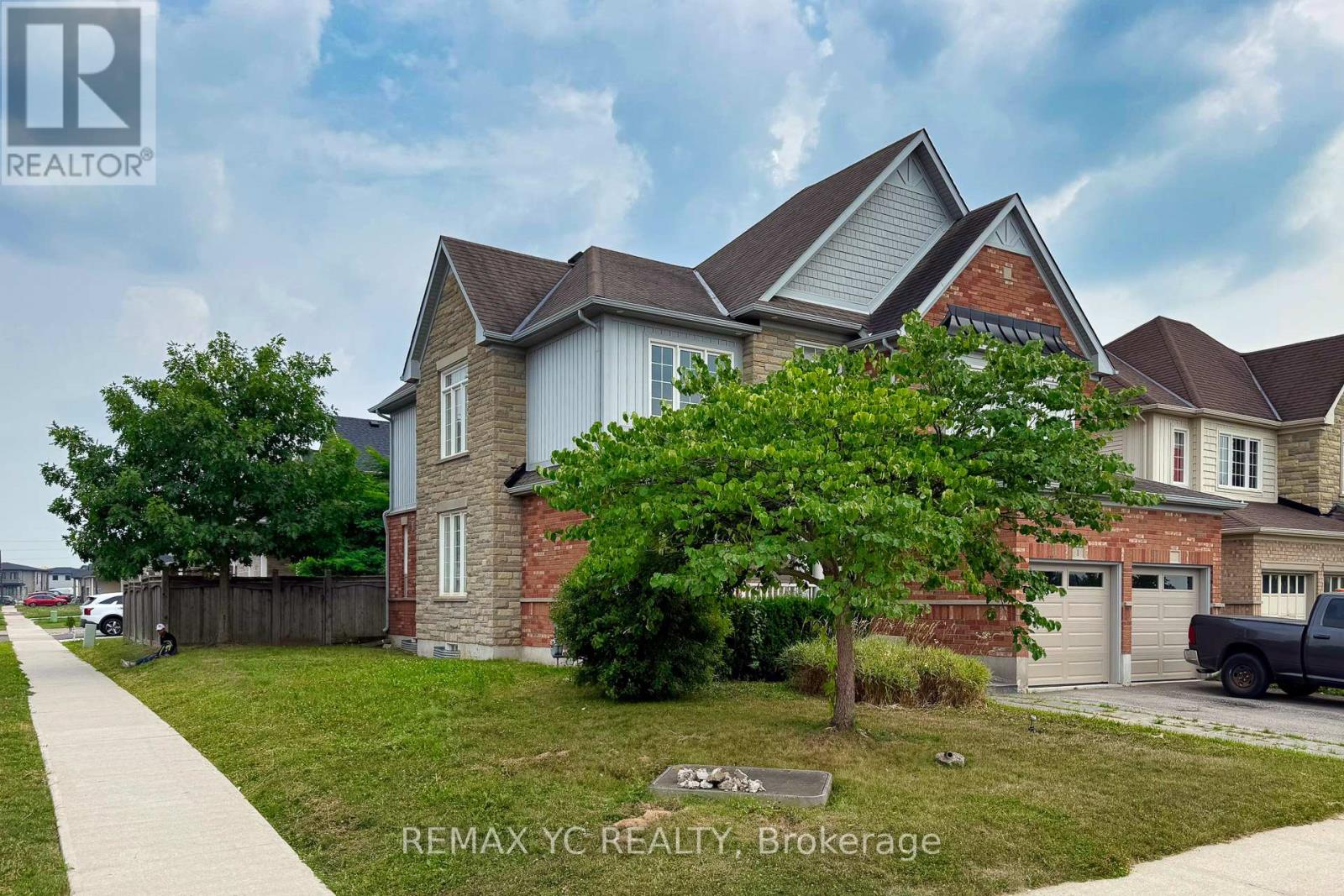 1 Sunset Way, Thorold, Ontario  L2V 0B6 - Photo 2 - X12439820