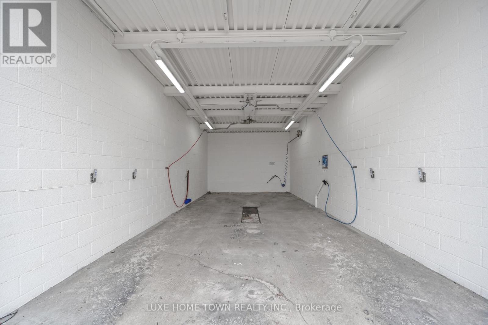 683 11th Street, Hanover, Ontario  N4N 1T6 - Photo 14 - X12439823