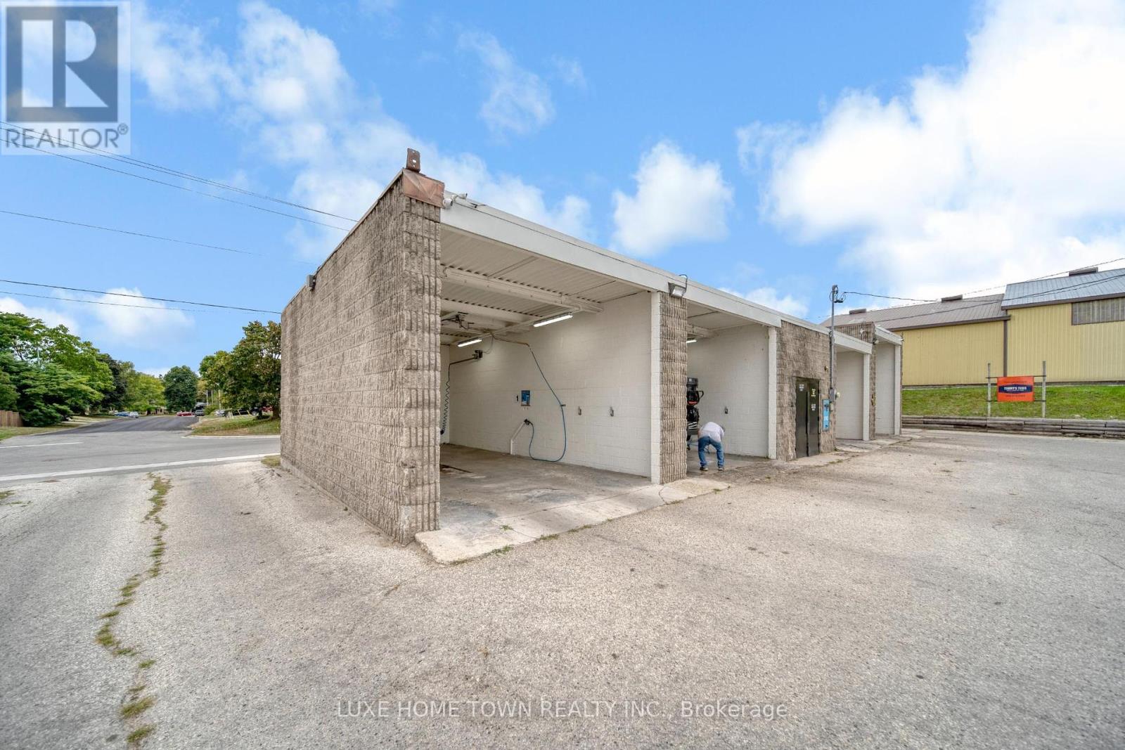 683 11th Street, Hanover, Ontario  N4N 1T6 - Photo 15 - X12439823