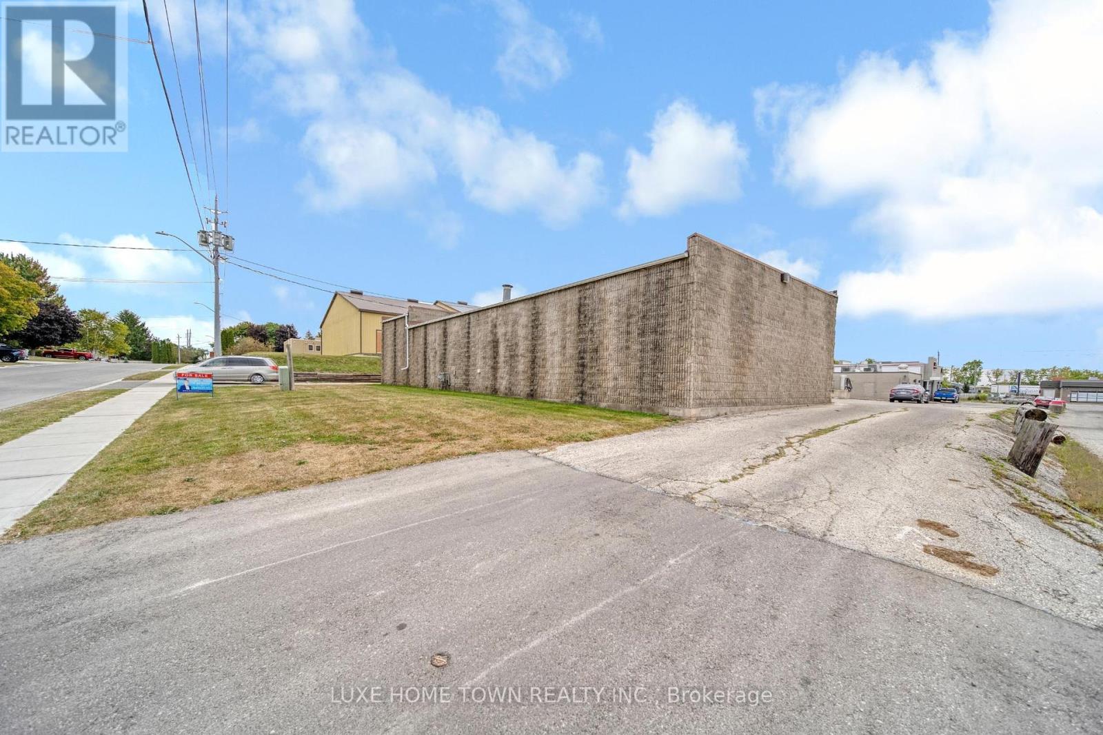 683 11th Street, Hanover, Ontario  N4N 1T6 - Photo 16 - X12439823