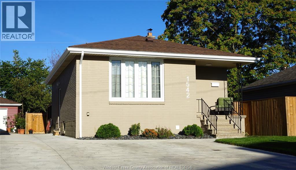 MLS# 25025100: 1542 ELSMERE, Windsor, Canada