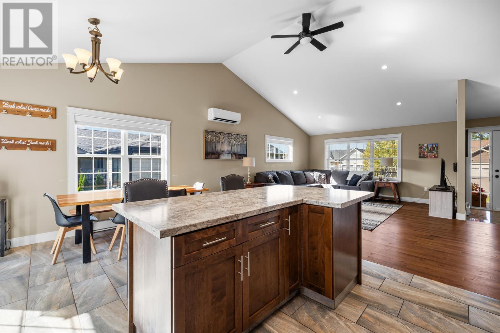 72 Falcon Drive, Cornwall, Prince Edward Island  C0A 1H4 - Photo 10 - 202524881