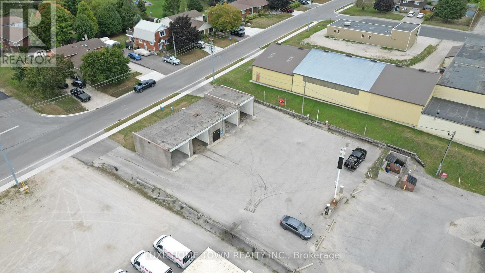 683 11th Street, Hanover, Ontario  N4N 1T6 - Photo 3 - X12439823