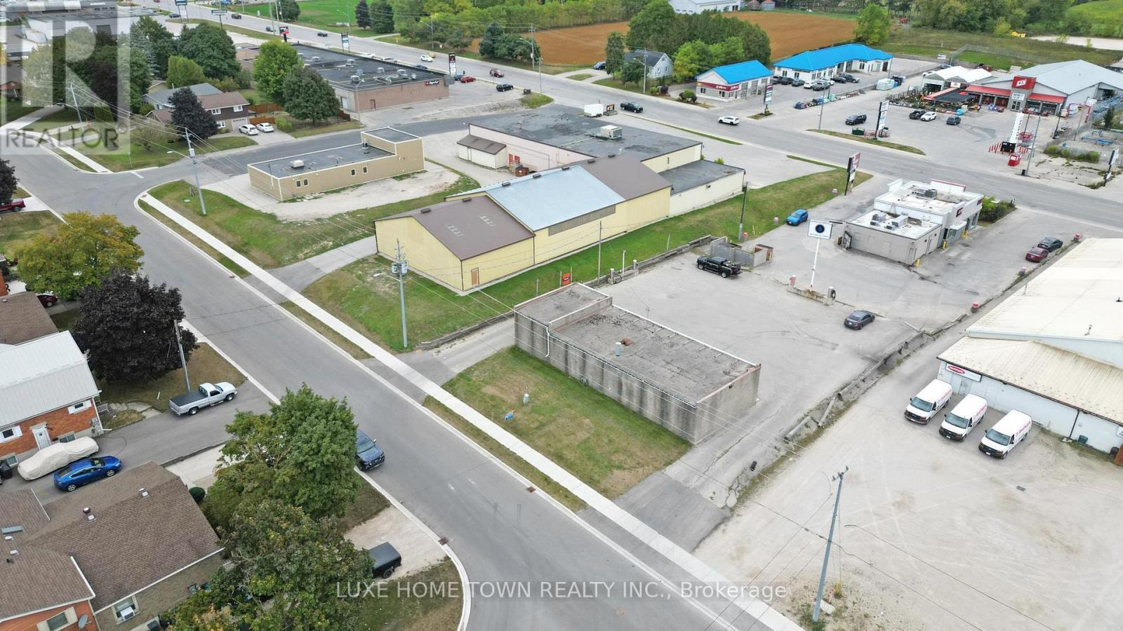 683 11th Street, Hanover, Ontario  N4N 1T6 - Photo 4 - X12439823