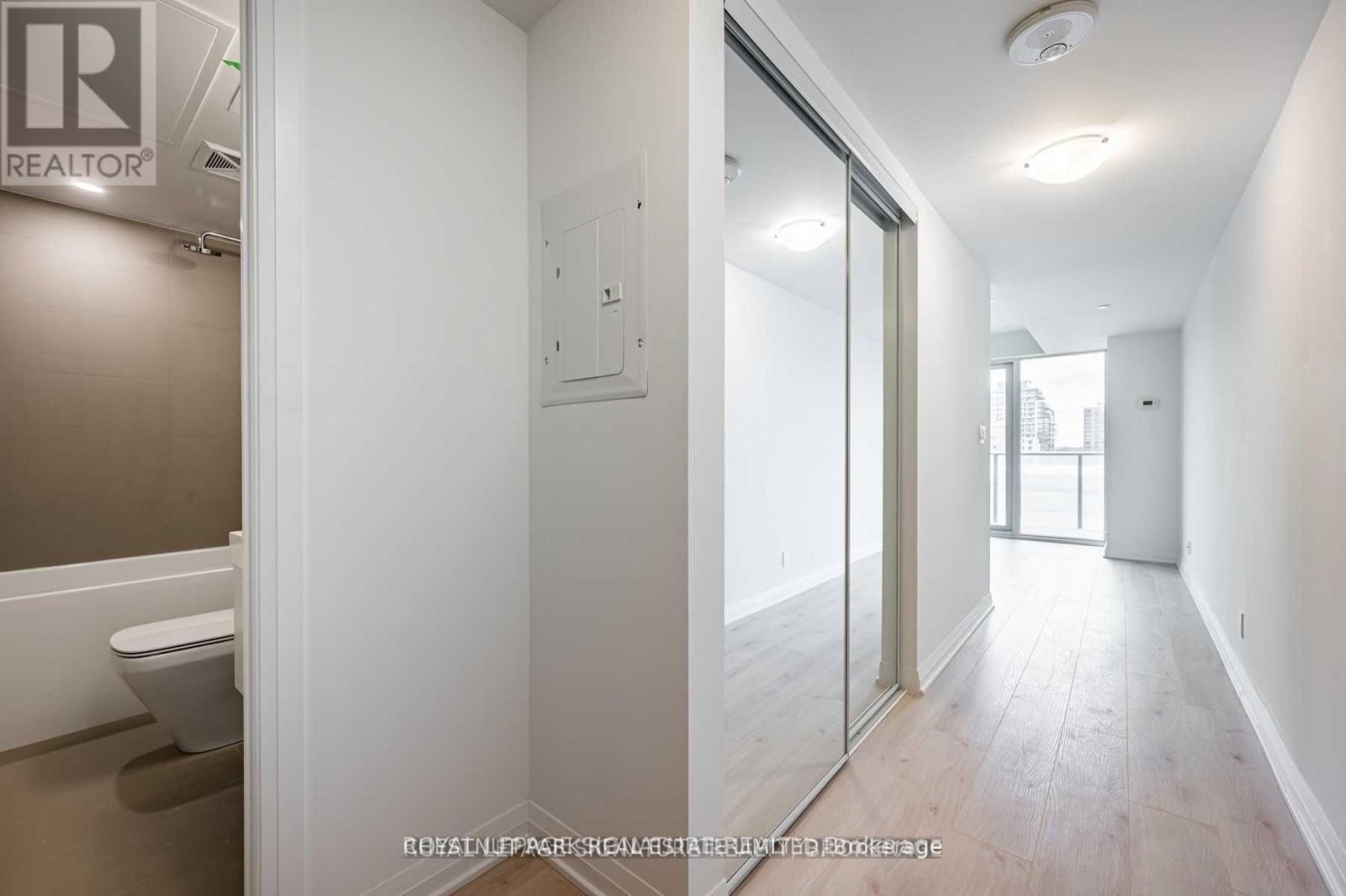 1707 - 99 Foxbar Road, Toronto, Ontario  M4V 2G5 - Photo 11 - C12435547