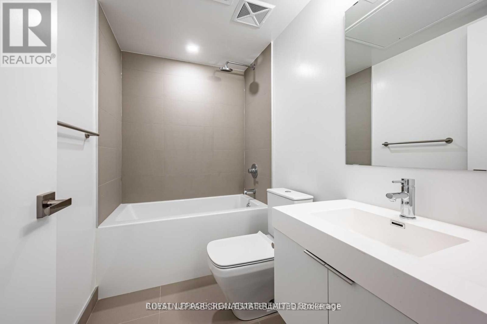 1707 - 99 Foxbar Road, Toronto, Ontario  M4V 2G5 - Photo 13 - C12435547