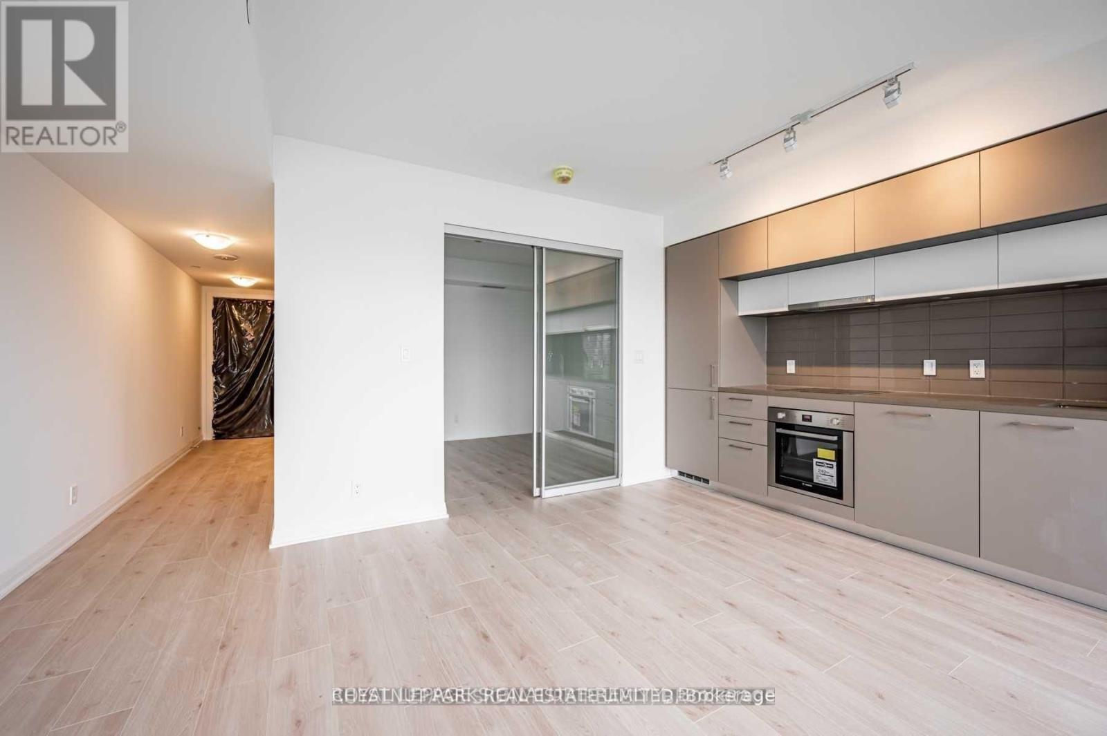1707 - 99 Foxbar Road, Toronto, Ontario  M4V 2G5 - Photo 4 - C12435547