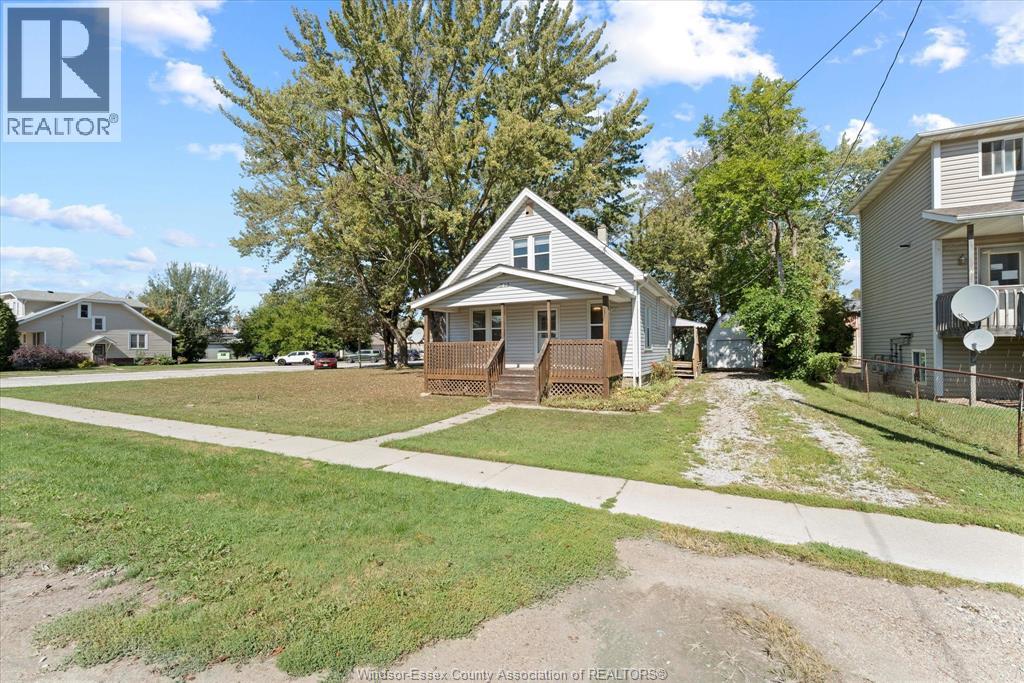 MLS# 25025112: 543 St. Charles STREET, Belle River, Canada
