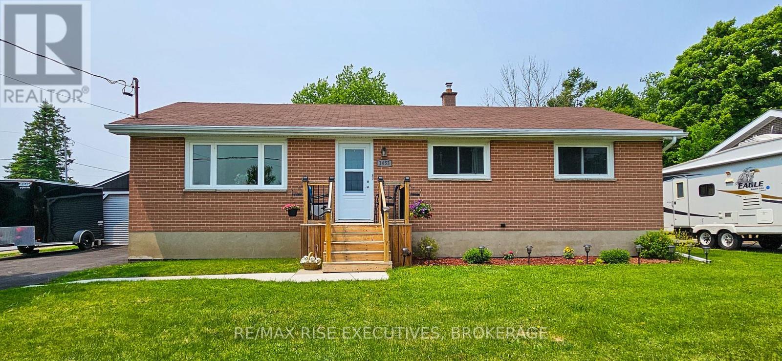 1453 Woodfield Crescent, Kingston, Ontario  K7P 2V4 - Photo 2 - X12440184