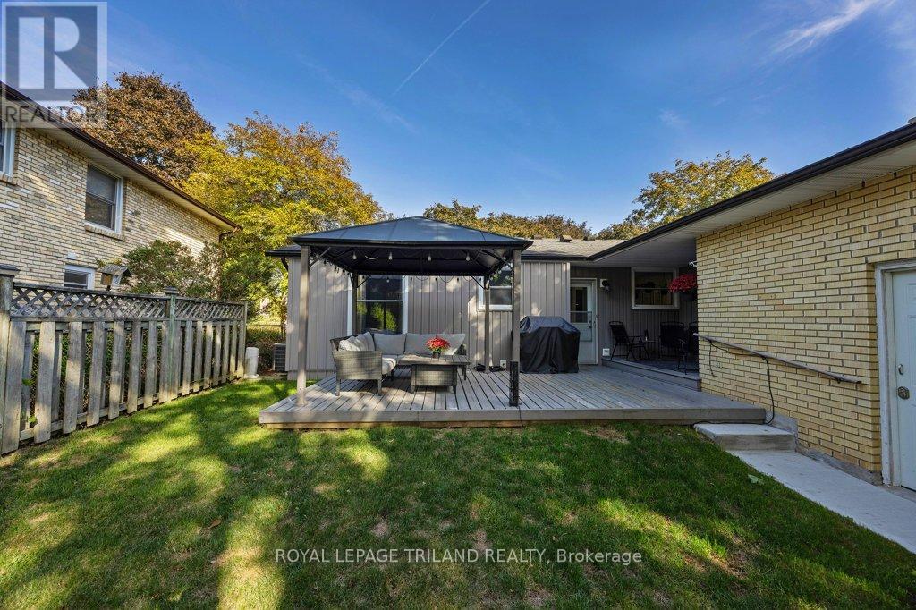 28 Mctaggart Crescent, London North, Ontario  N5X 2E3 - Photo 37 - X12440170