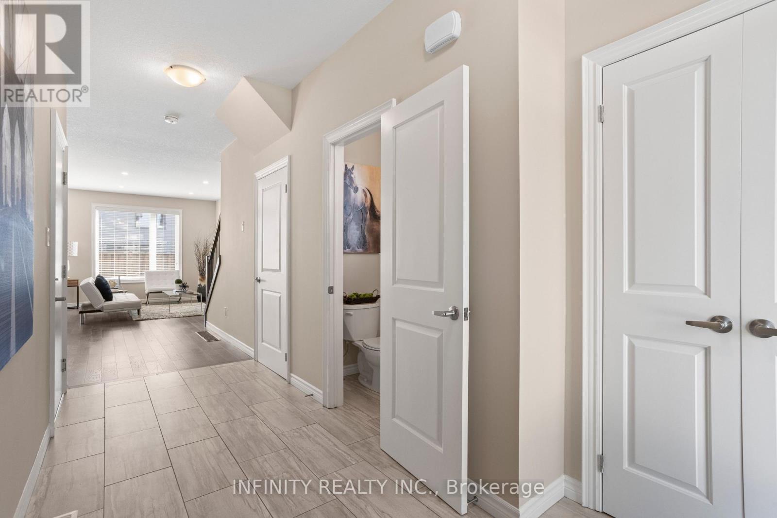 2018 Clayridge Way, London North, Ontario  N6G 0V3 - Photo 5 - X12440190