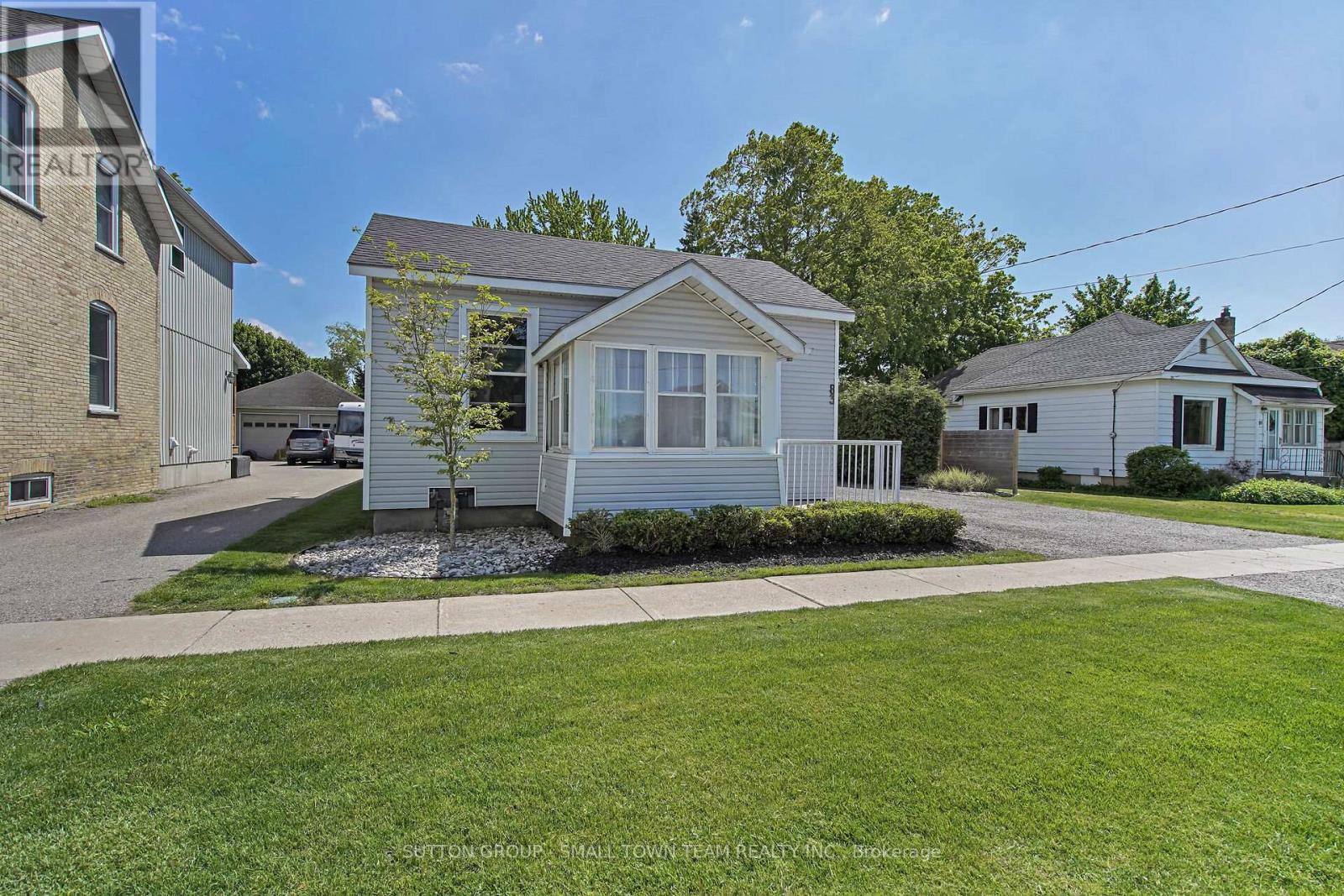 83 John Street W, South Huron, Ontario  N0M 1S1 - Photo 3 - X12440267