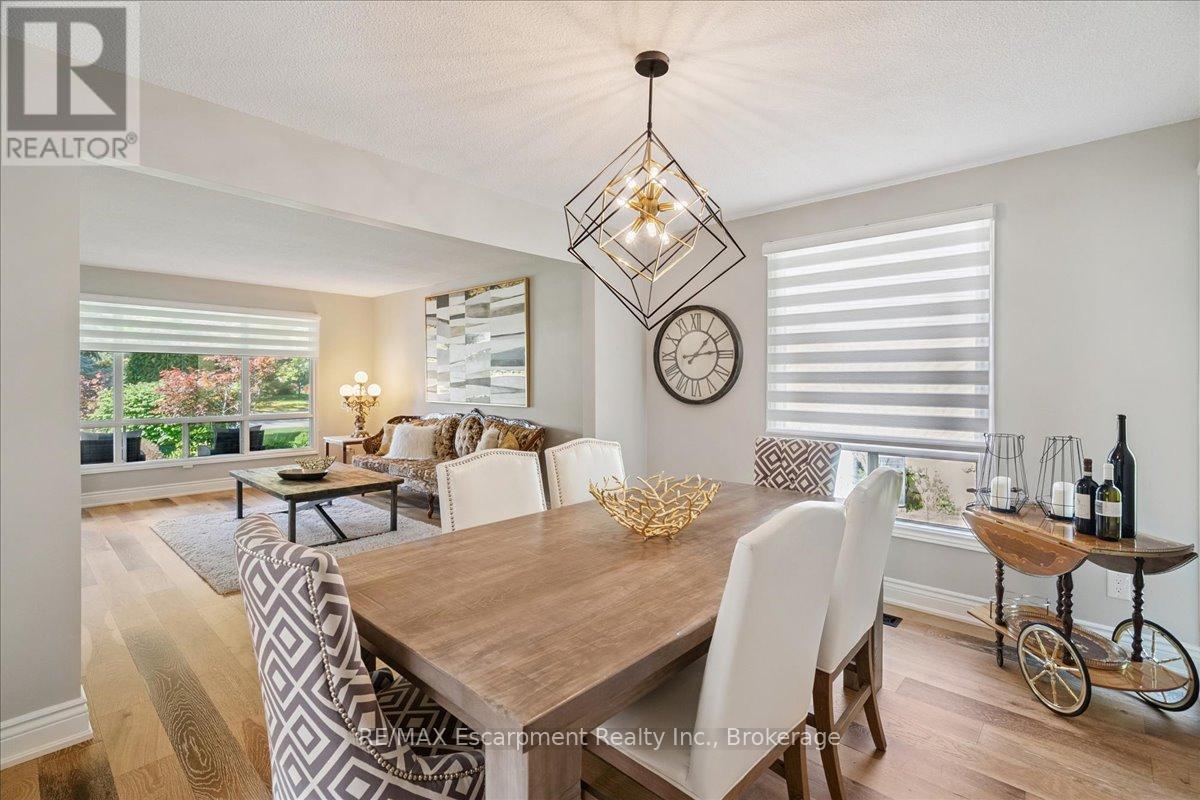 346 Kingsway Place, Milton, Ontario  L9T 4C8 - Photo 10 - W12440250