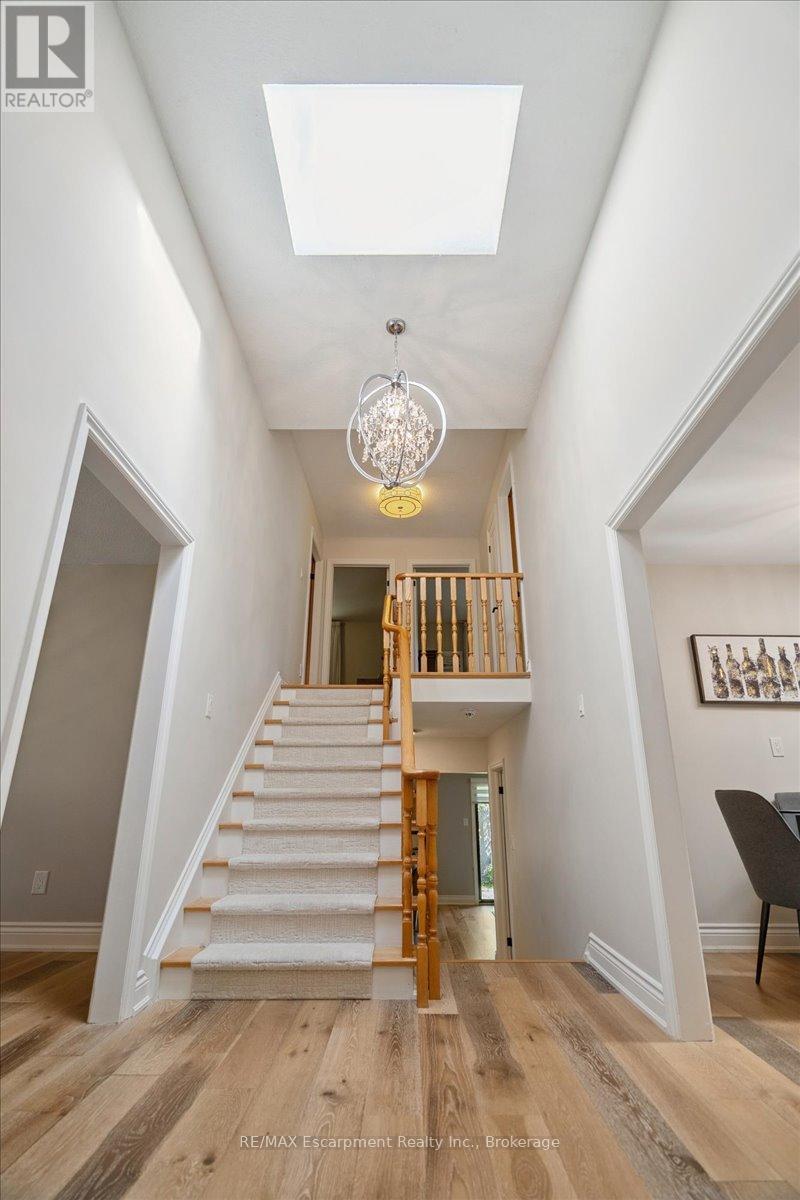 346 Kingsway Place, Milton, Ontario  L9T 4C8 - Photo 17 - W12440250