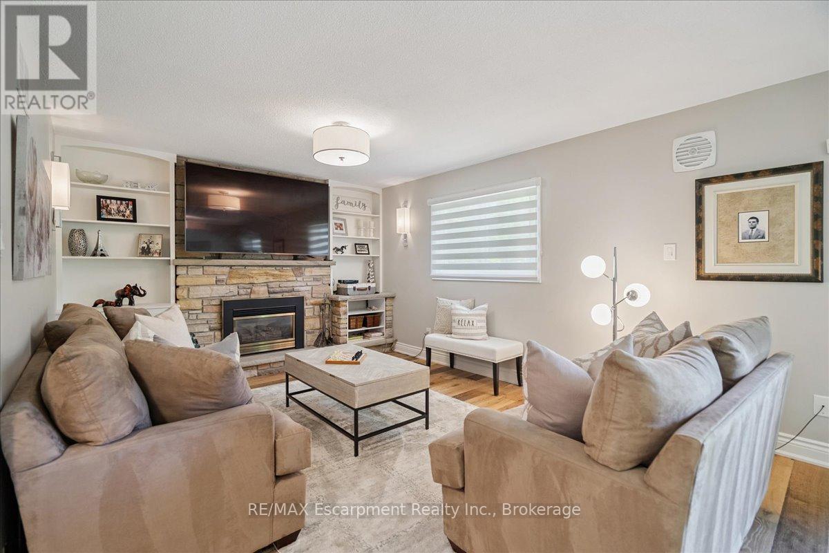 346 Kingsway Place, Milton, Ontario  L9T 4C8 - Photo 25 - W12440250
